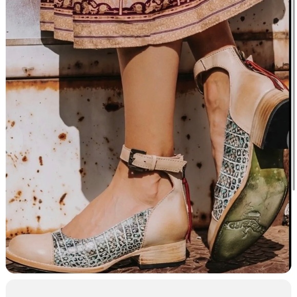 Freebird by Steven Shoes - FREEBIRD by Steven size 7. MARILYN. Turquoise multi snake.